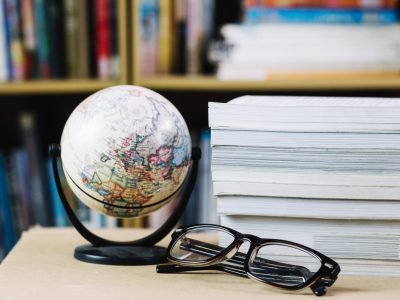 globe-glasses